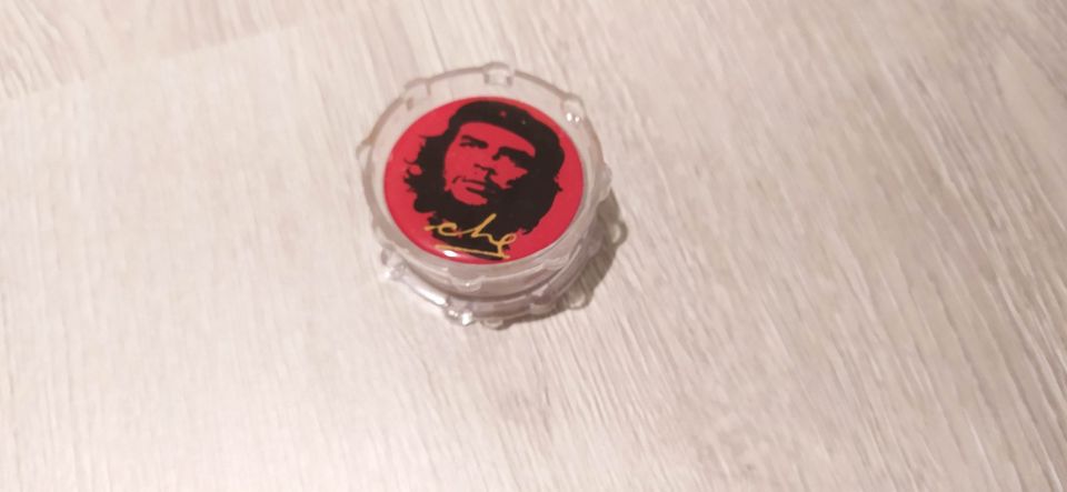 Grinder mit Che Guevara Bild in Berlin