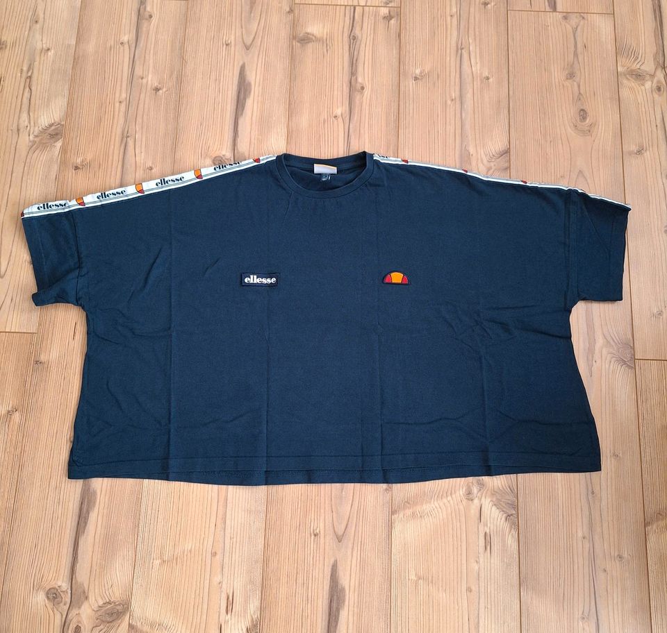 Ellesse Tshirt Blau Logo-Patches in Gr. 38 in Recklinghausen