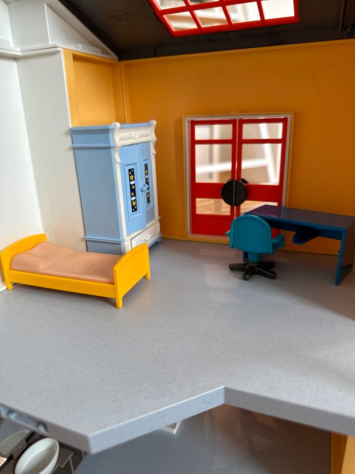 Playmobil gelbe Villa in Wilhelmshaven