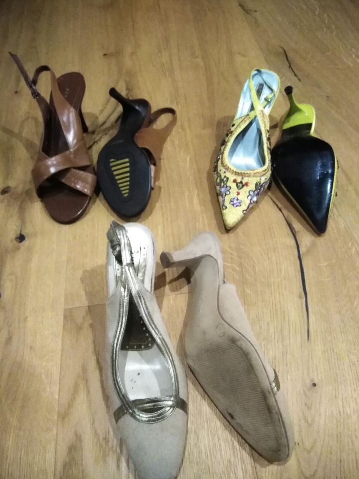 High Heels, Pumps, Stiefel und Sandalen in Quirnheim