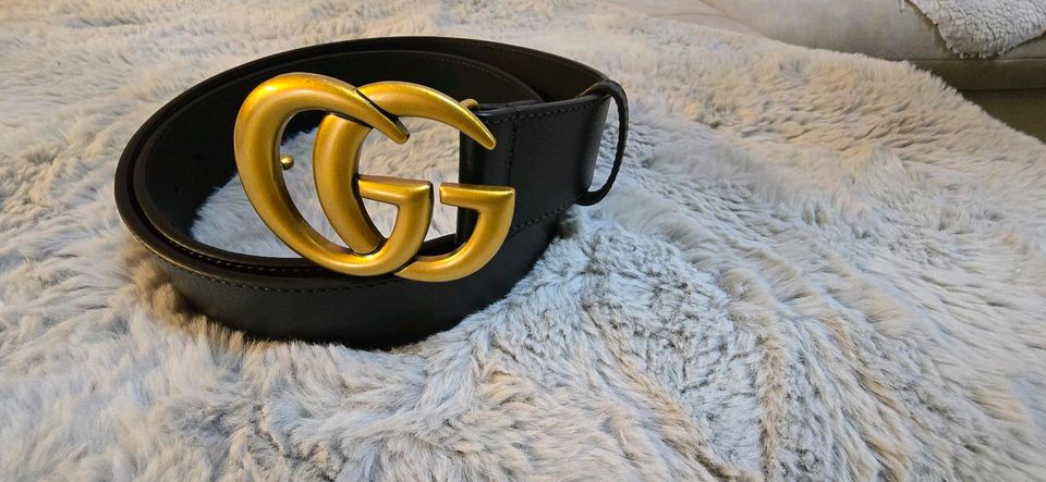 GUCCI Gürtel mit goldenen Detailas in Mannheim