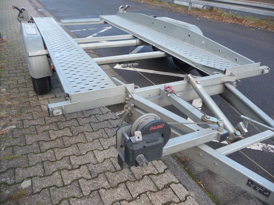 Autotransportanhänger, 2500 Kg GG, EZ 2021, Kippbar, Seilwinde in Eschborn