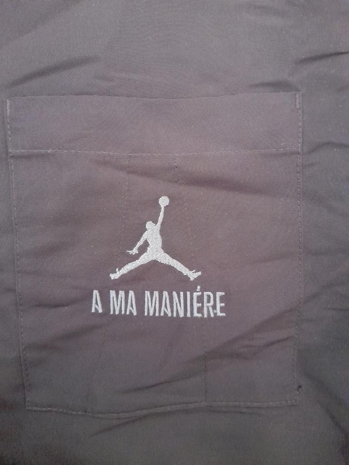 Original Jordan A Ma Maniere Aufwärmshirt Mahagoni Gr. S in Mittenwalde