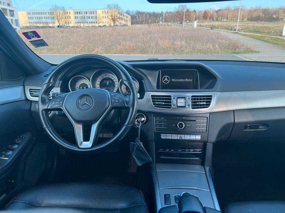 Mercedes-Benz E-Klasse T- Modell E 200 BlueTEC/NAVI/LED in Göttingen