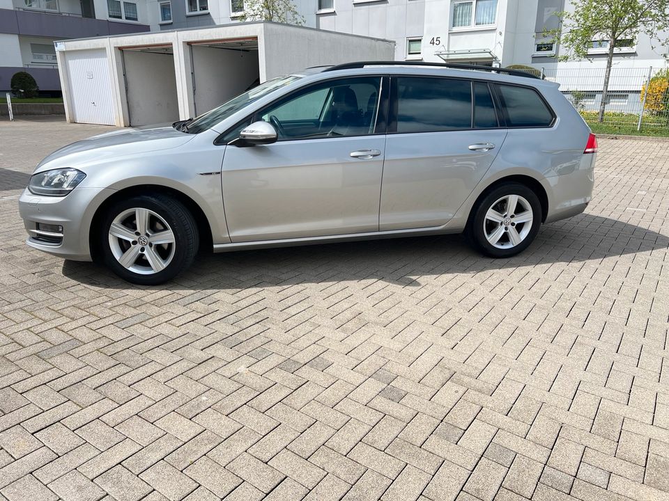 Vw golf 7 Kombi ⚒️✅Scheckheftgepflegt✅ in Villingen-Schwenningen