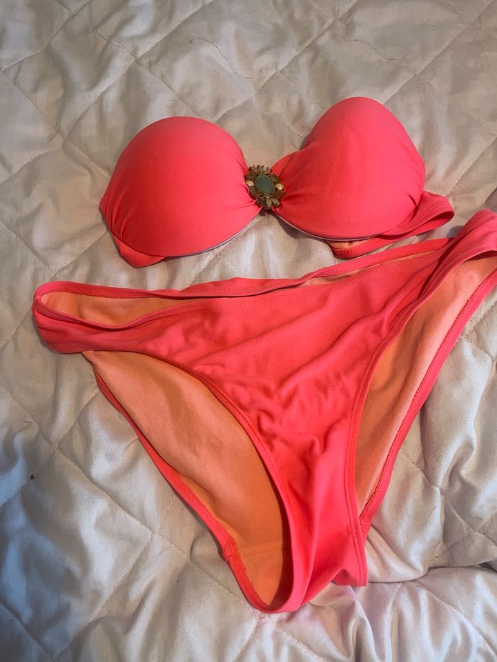 Bikinis verschiedene Farben in Börsborn