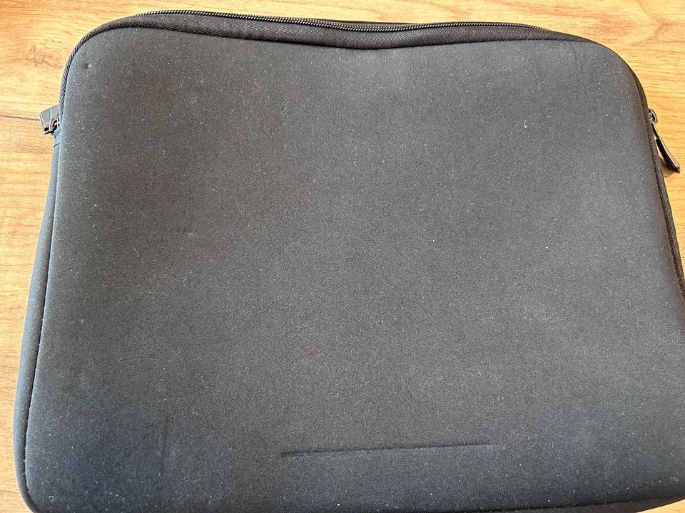 Schwarze Dicota Notebook Tasche bis 14 Zoll in Berlin