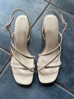 Stradivarius Sandalen Absatz weiß Gr. 40 Pumps Schuhe Bayern - Augsburg Vorschau