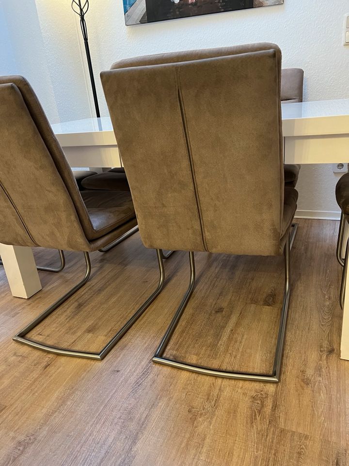 Esstisch Küchentisch Tisch weiß mit 4 Stühlen gut erhalten in Berlin