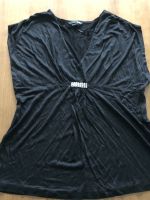 T-Shirt H&M mit V-Ausschnitt und Brosche Gr. M, schwarz Bayern - Schwandorf Vorschau