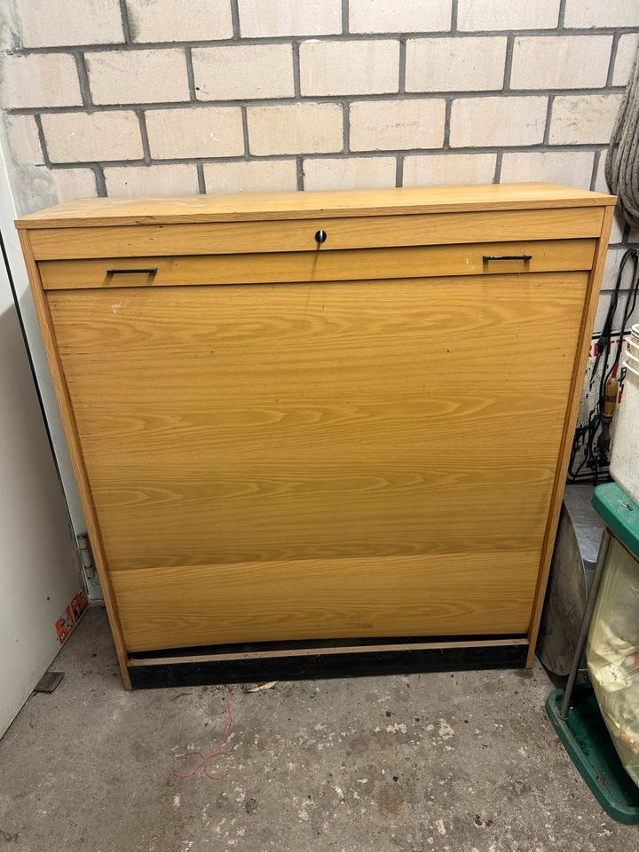 Schrank zu verschenken in Köln