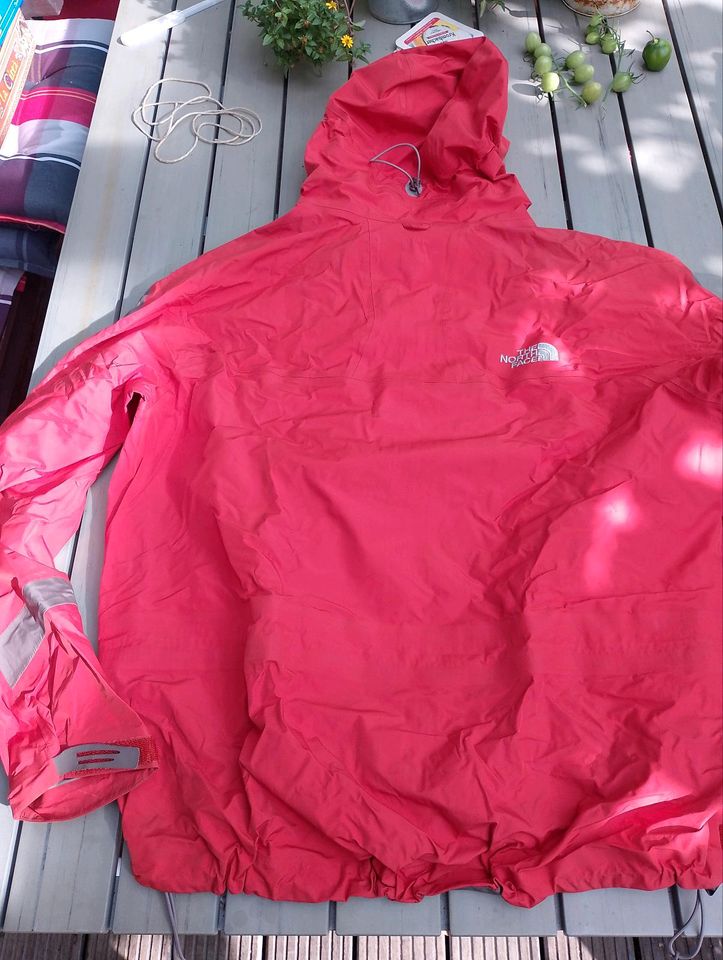 The  North Face Regenjacke in Hilchenbach