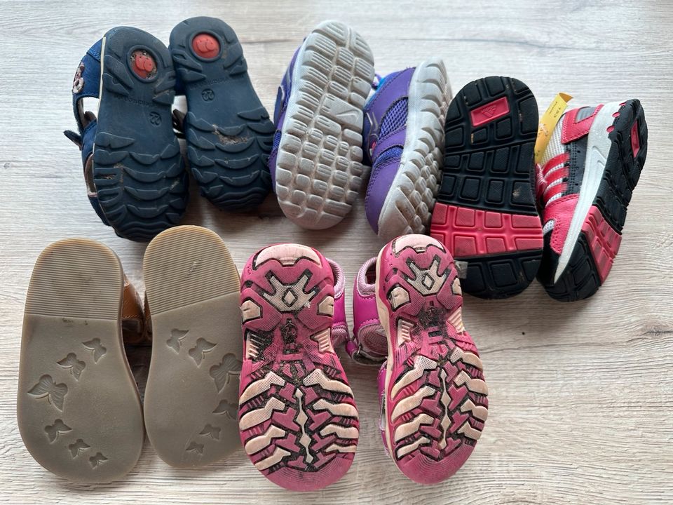 Babyschuhe Schuhe Mädchen Gr. 22 Sandalen Turnschuhe in Groß-Gerau