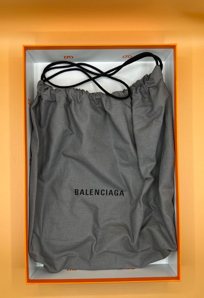 Balenciaga Tasche mit pouch in Lüdenscheid