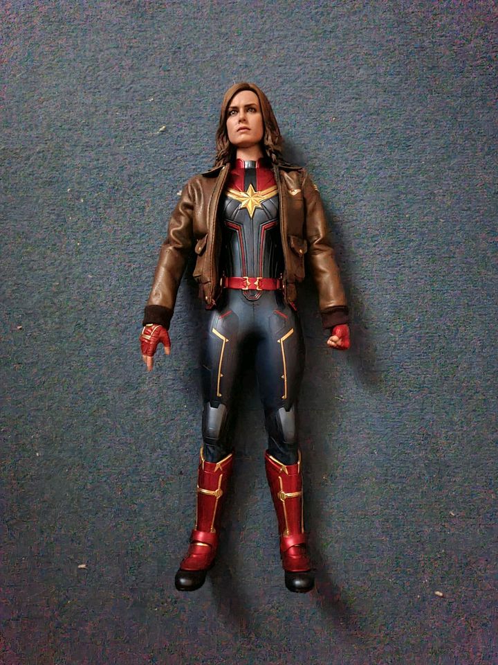 Marvel "Captain Marvel" MMS 522 Deluxe Version in Hamburg