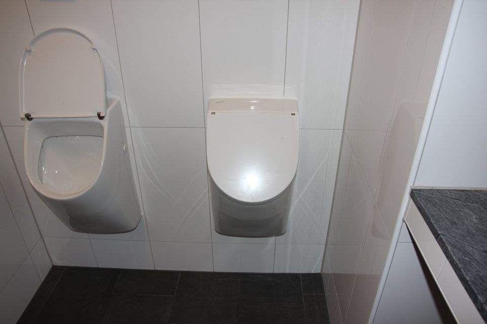 Keramag Urinal mit Deckel in Bremen