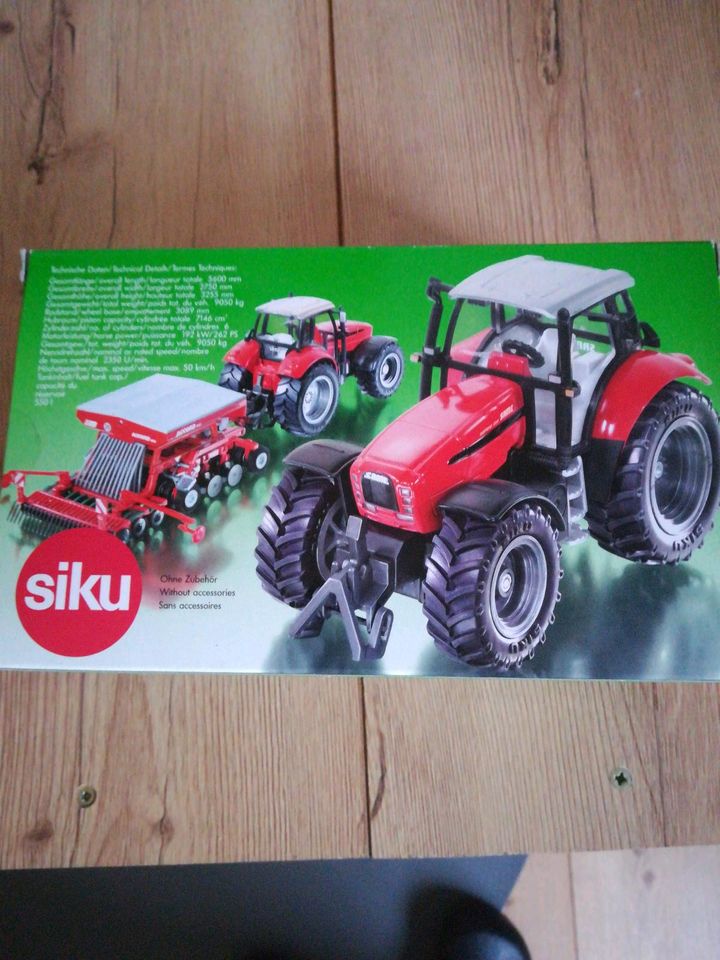 Siku Farmer 1 :32 Traktor in Wagenfeld