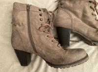 Stiefel Stiefeletten Boots hellbraun Wildleder-Optik, 40 Hessen - Wiesbaden Vorschau