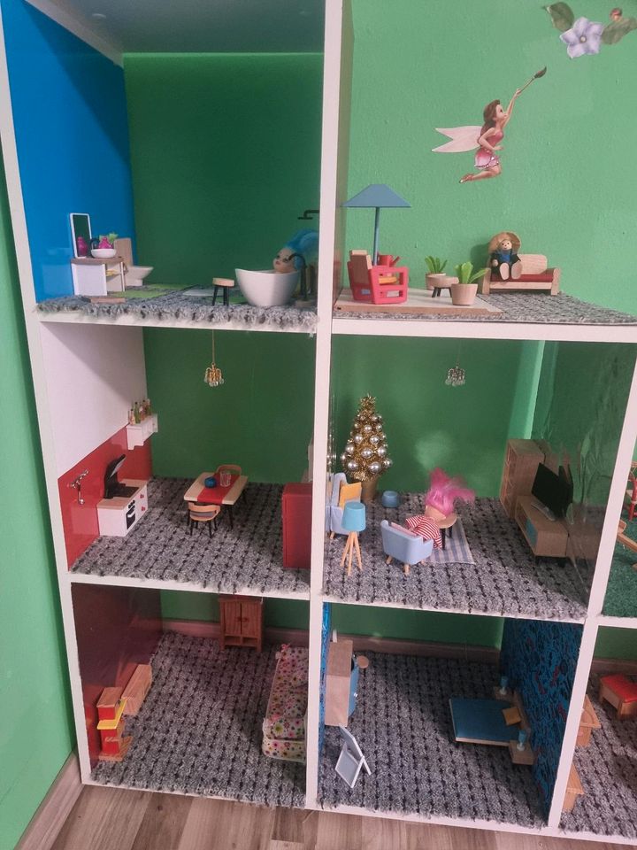 Selbstgebauter Puppenhaus in Straßkirchen