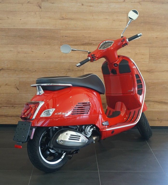 Vespa GTS 300 Super HPE / Topzustand ! in Winhöring