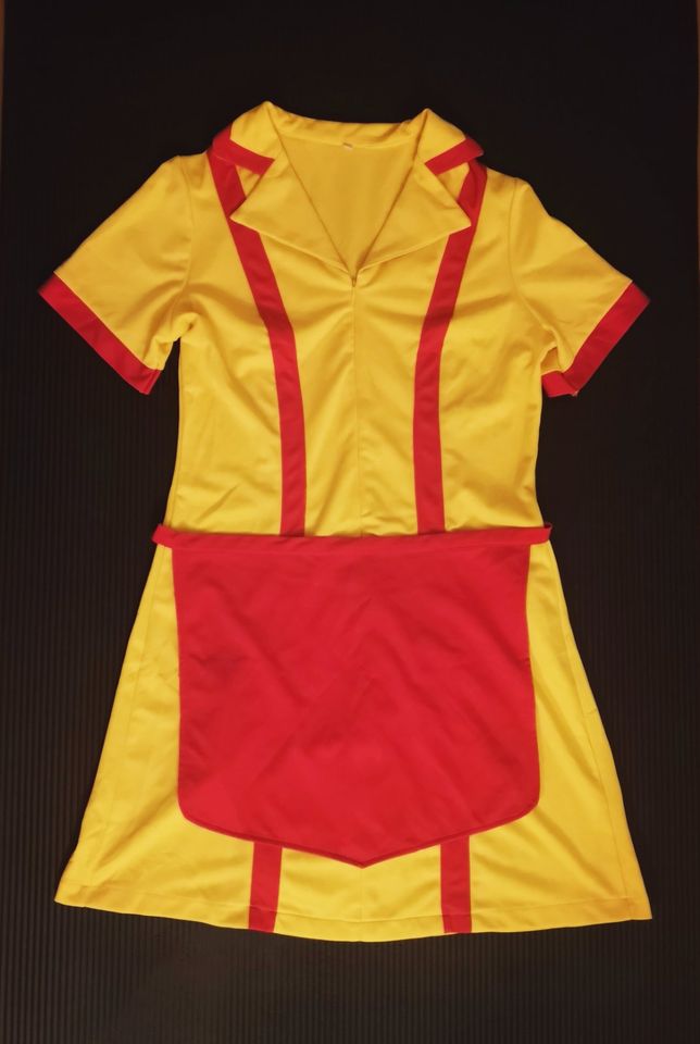 2 broke Girls Uniform Gr. XL in Rheinstetten