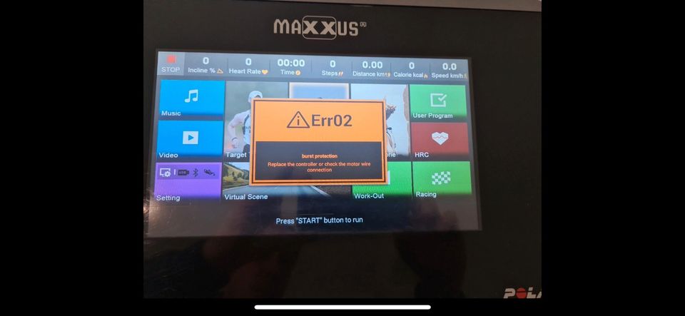 Maxxus 7.4 Laufband defekt Runmaxx in Idstein