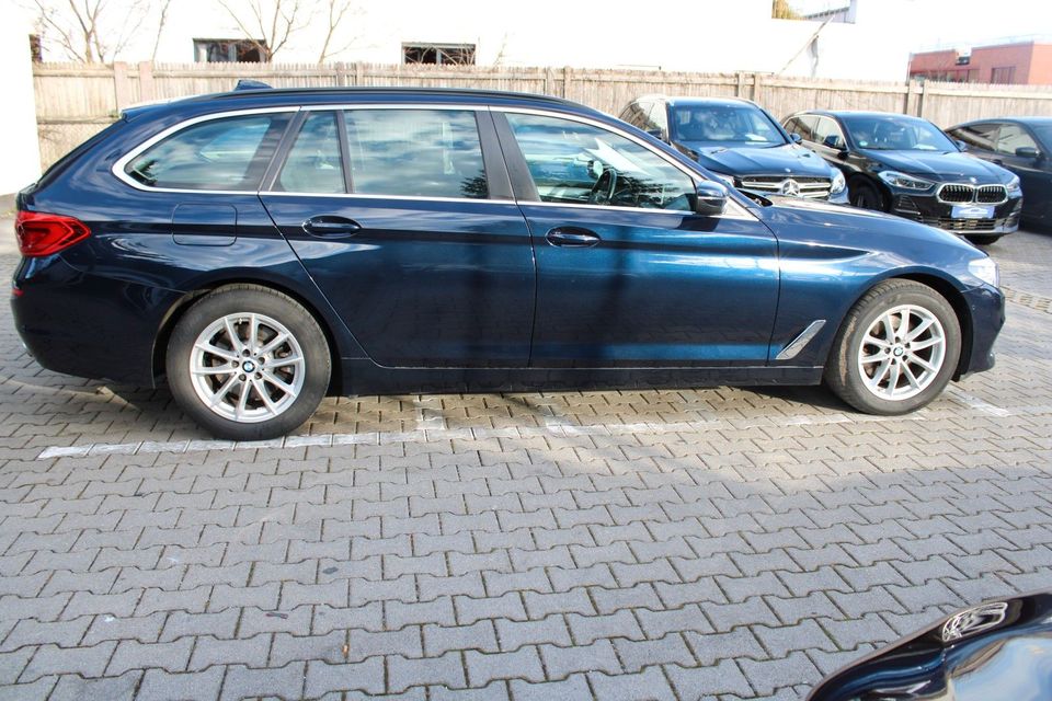BMW 520 Baureihe 5 Touring 520 d xDrive in München