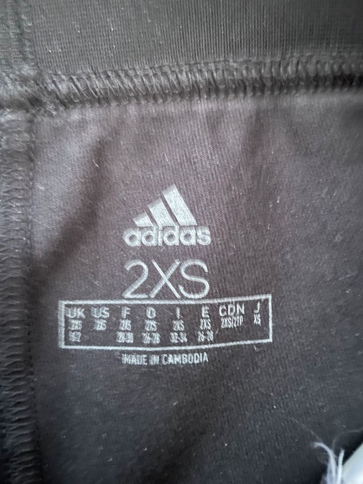 Adidas Sporthose 2 XS in Wolfenbüttel