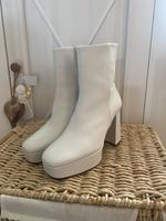 Högl Stiefelette Leder creme weiß Plateau Gr. 37,5 neu Niedersachsen - Salzgitter Vorschau