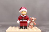 LEGO® dunkelroter(!) Weihnachtsmann Santa Teddy Winter 2023 BAM Frankfurt am Main - Westend Vorschau