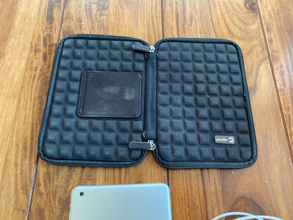 iPad -Mini -Wii-fi —1.Generation - 32 gb- Silber mit Schutztasche in Schöneiche bei Berlin