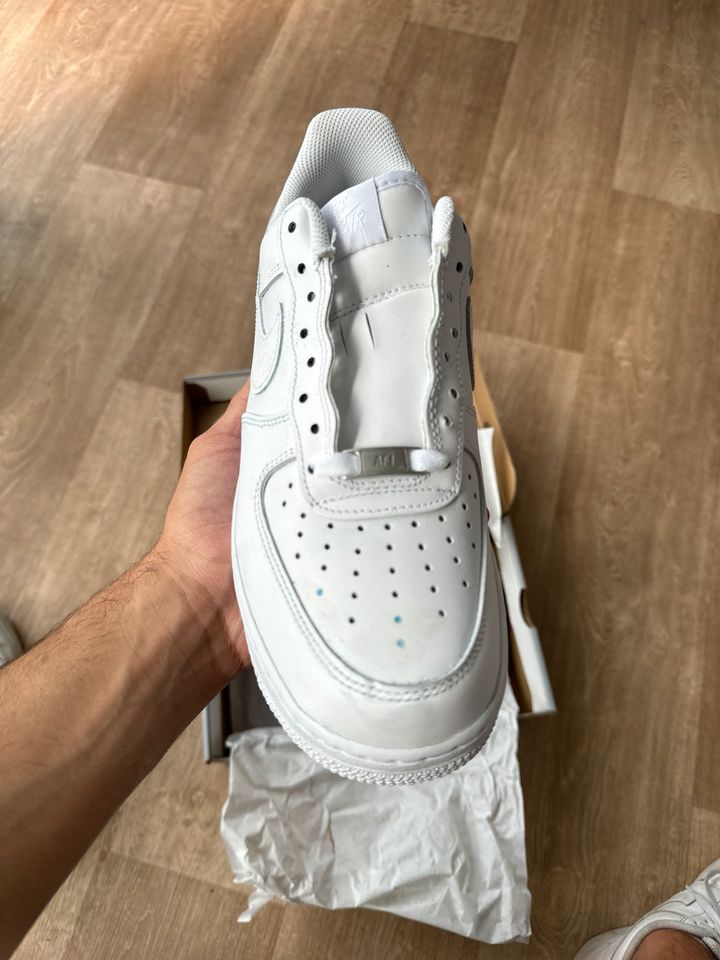 Nike Air Force 1 42 mit Klebeflecken in Dülmen