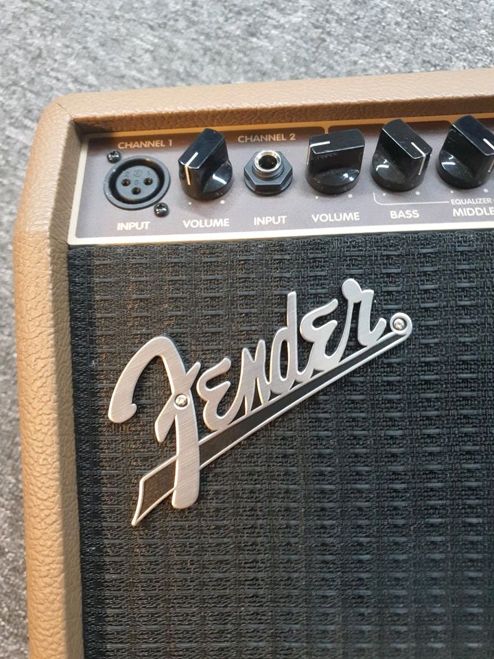 Fender Acoustasonic 15 in Ichenhausen