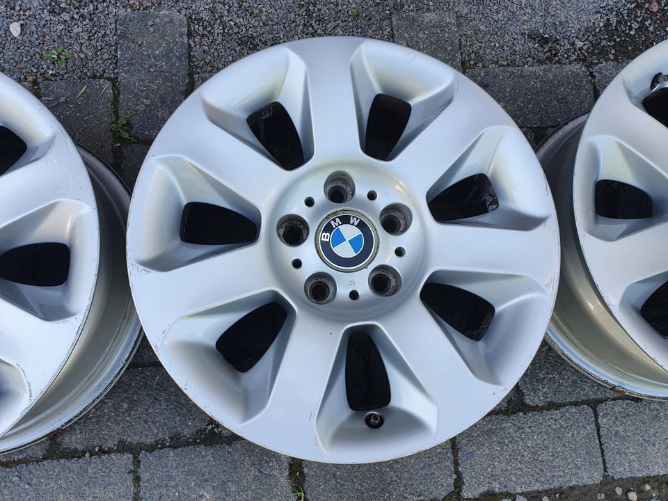 Original BMW Alufelgen 5 er E60 Limousine E61 Touring 6758774 in Drolshagen