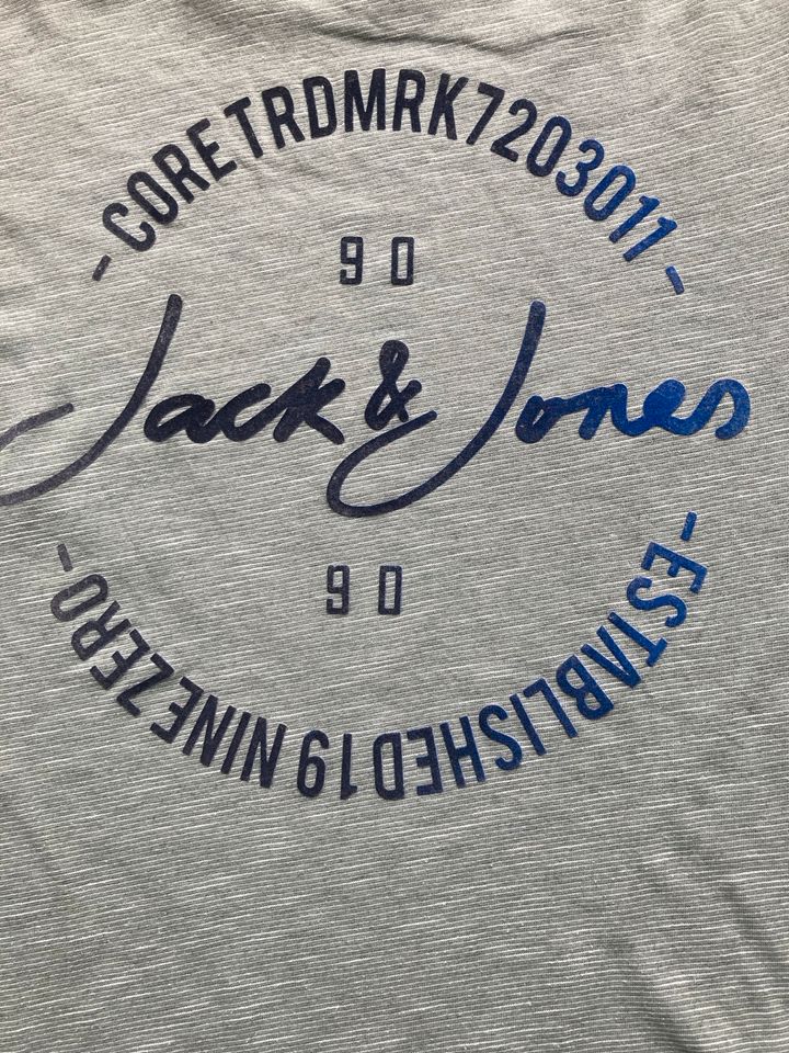 T-Shirt grün von Jack & Jones Gr. M in Oppenheim