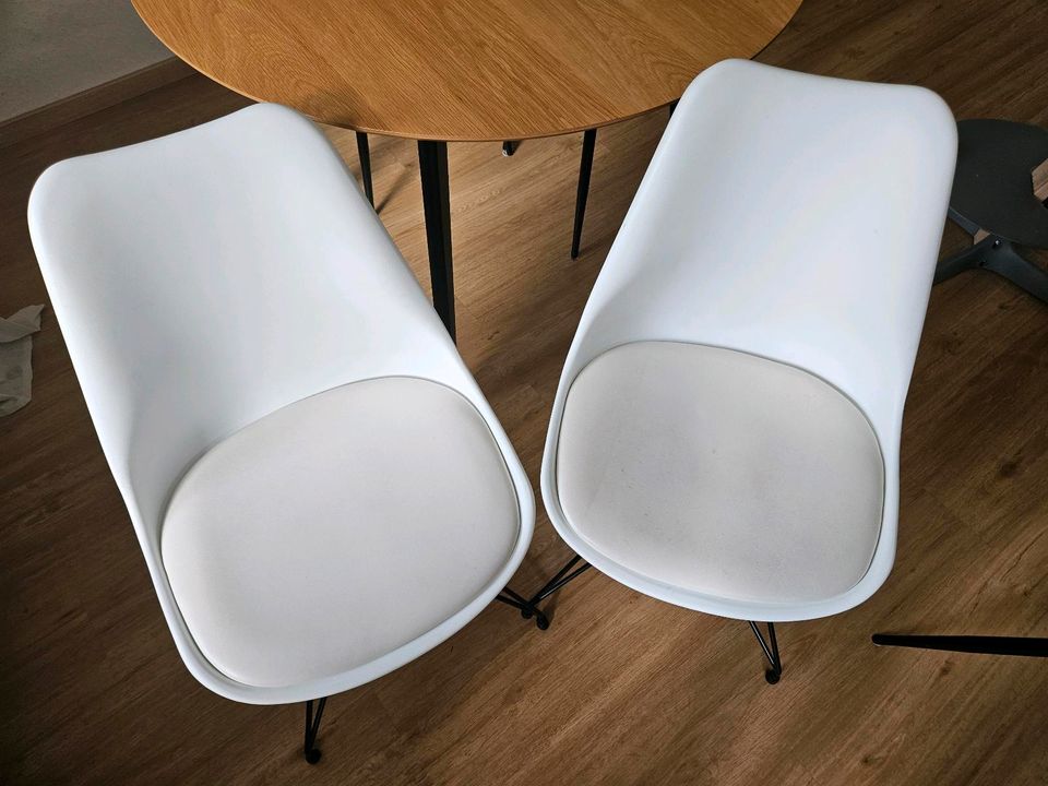 2 Esszimmerstühle, weiß, schwarzes Metallgestell, skandi in Darmstadt