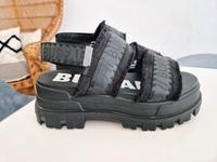 wie NEU Buffalo Aspha STR Plateau Sandalen 40 schwarz Chunky 90s Nordrhein-Westfalen - Krefeld Vorschau