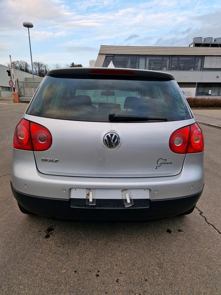 Volkswagen Golf 5 1.4 Tüv Neu in Friedrichshafen