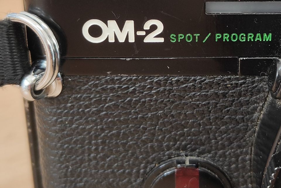 Olympus OM-2 Spiegelreflexkamera mit Objektiv in Giengen an der Brenz