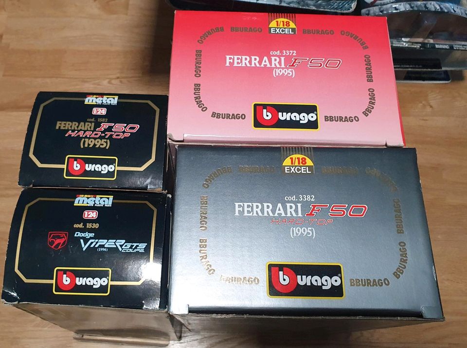 Bburago Burago Modellautos  1:18 & 1:24  Ferrari  & Viper in Stuttgart