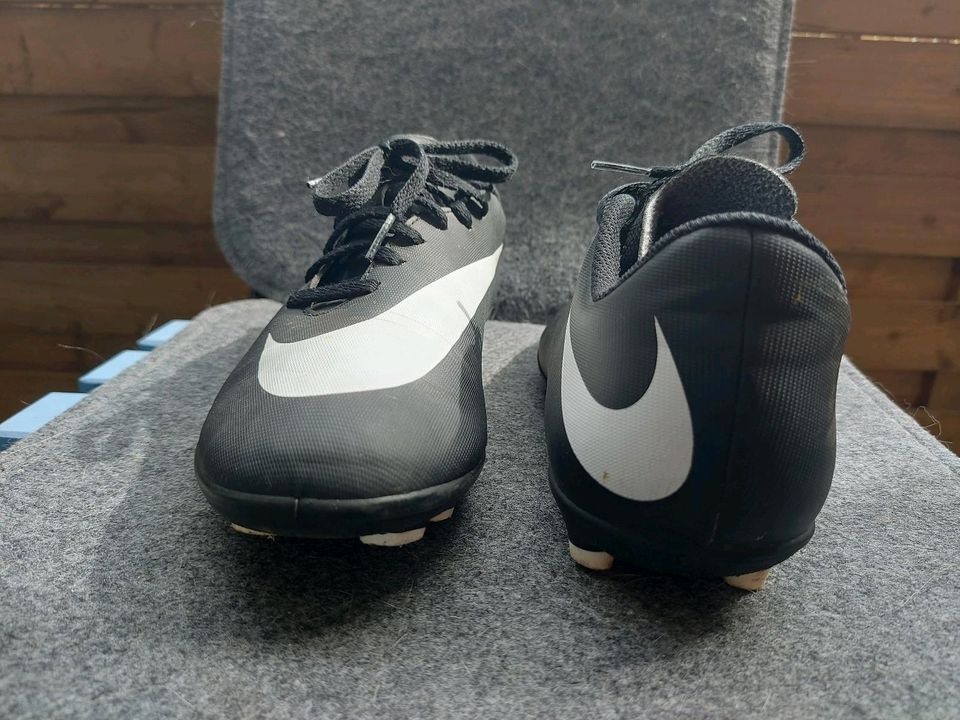 Nike Fußballschuhe. Gr.42 (eher 39) in Falkensee