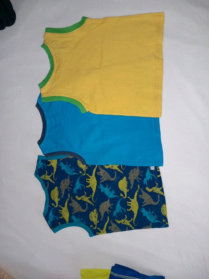 Jungen Tanktops, 3erSet ärmellos, Gr.92, Top Zustand in Dettelbach