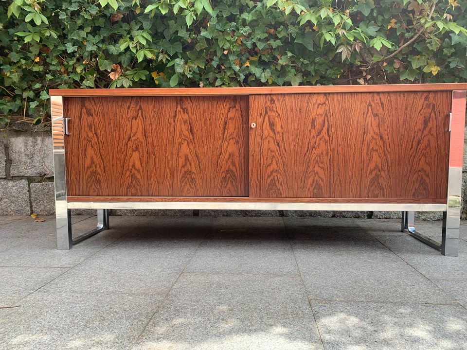 1970er Rosewood Palisander Sideboard mit Chromstahlgestell in Stuttgart