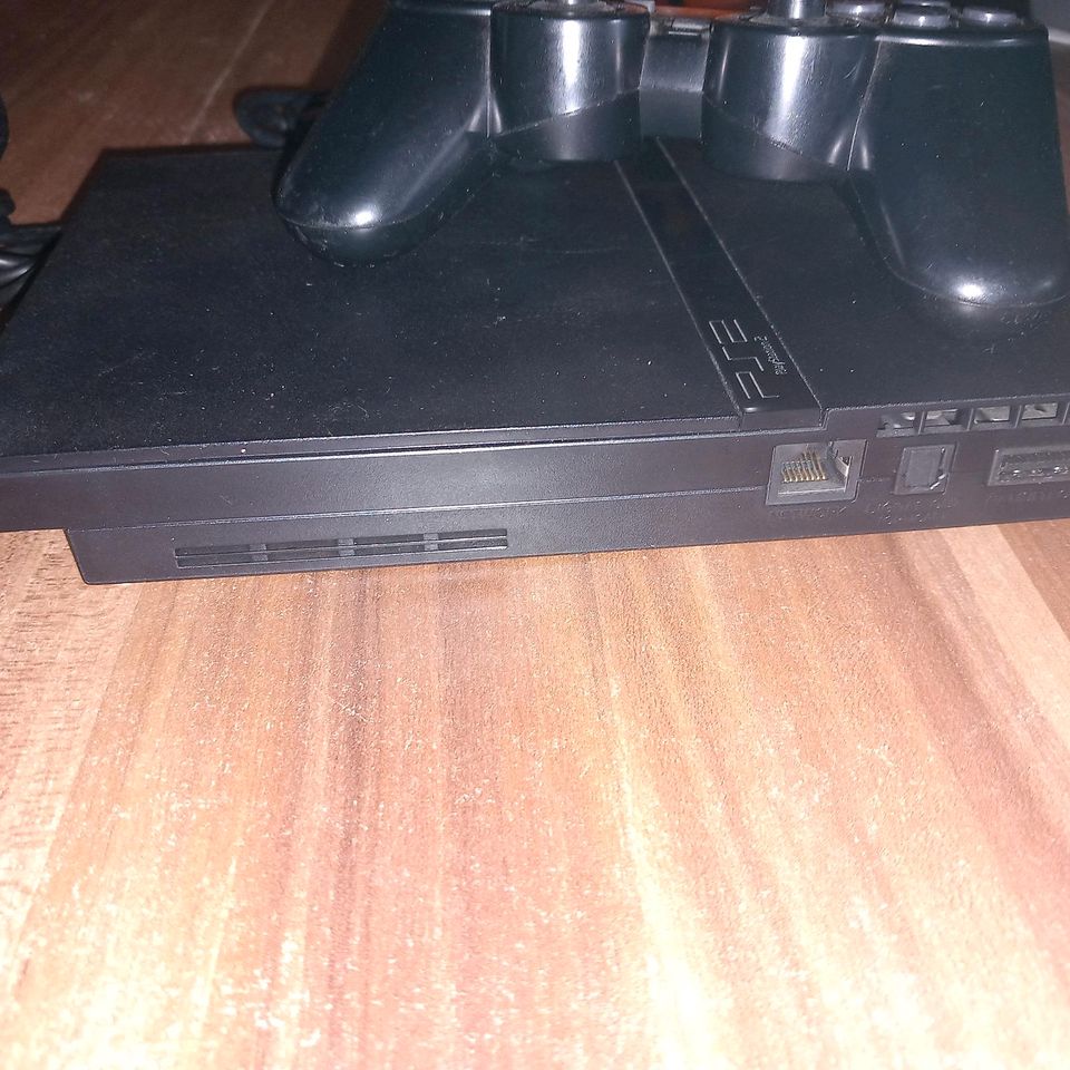 PS2 Playstation 2 + 2 Spiele dabei in Lohmar