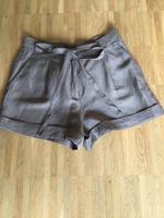 Schicke Shorts von MASSIMO DUTTI zu verkaufen Hessen - Wiesbaden Vorschau