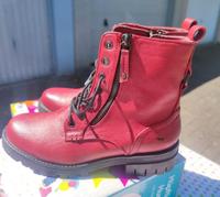 Mustang Stiefel Schnürstiefel 38 rot gefüttert NEUWERTIG Köln - Köln Merheim Vorschau