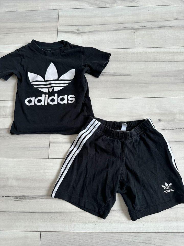 Adidas Set Größe 98 in Laufach