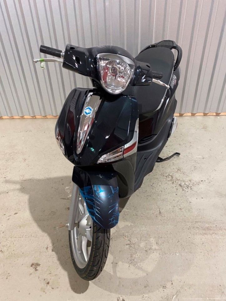 Piaggio Liberty 125 schwarz metallic Neufahrzeug Lieferung mögl. in Barsbüttel