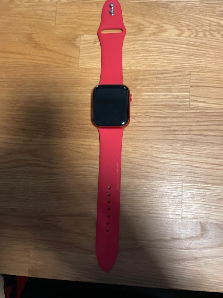 Apple Watch 7 RED 45mm in Warstein