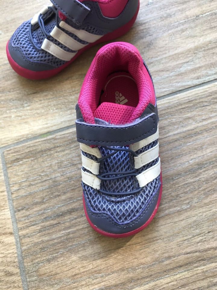 Lila Pinke Adidas Sneaker 20 in Mühldorf a.Inn